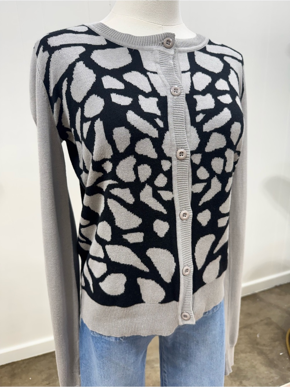 🖤 Neutral Abstract Print Cardigan - Picture 2 of 8